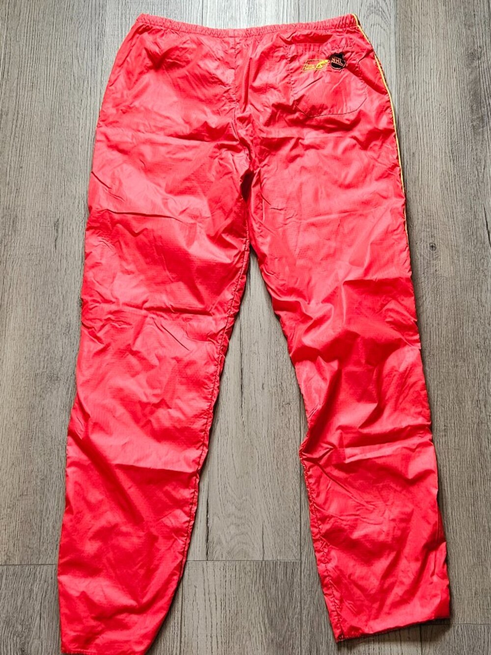 Men's Vintage Calgary Flames Pace Setter NHL Nylon Windbreaker Pants Size Large